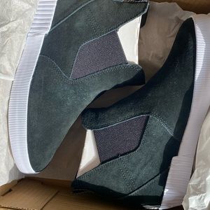 Sorel Out N About Slip on Wedge, Black , 8.5. Never worn, in box NWT